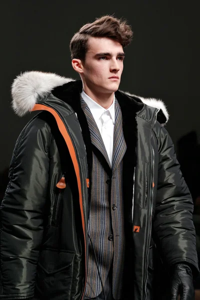Look 27